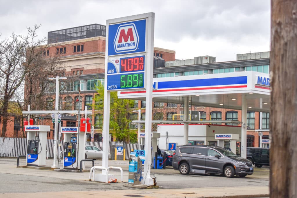 Gas Prices Soar in Ohio as Strait of Hormuz Disruption Affects Global Markets