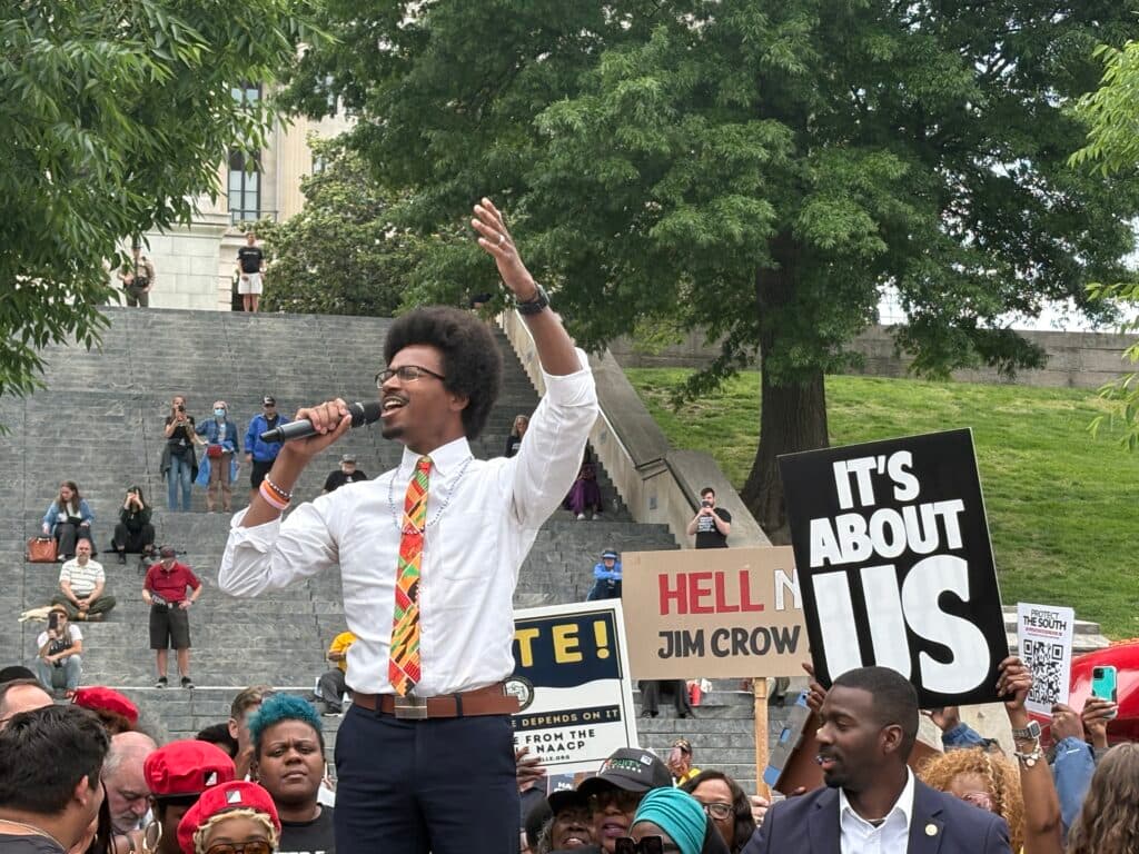 Tennessee GOP Limits Public Input as Hundreds Protest Congressional Redistricting