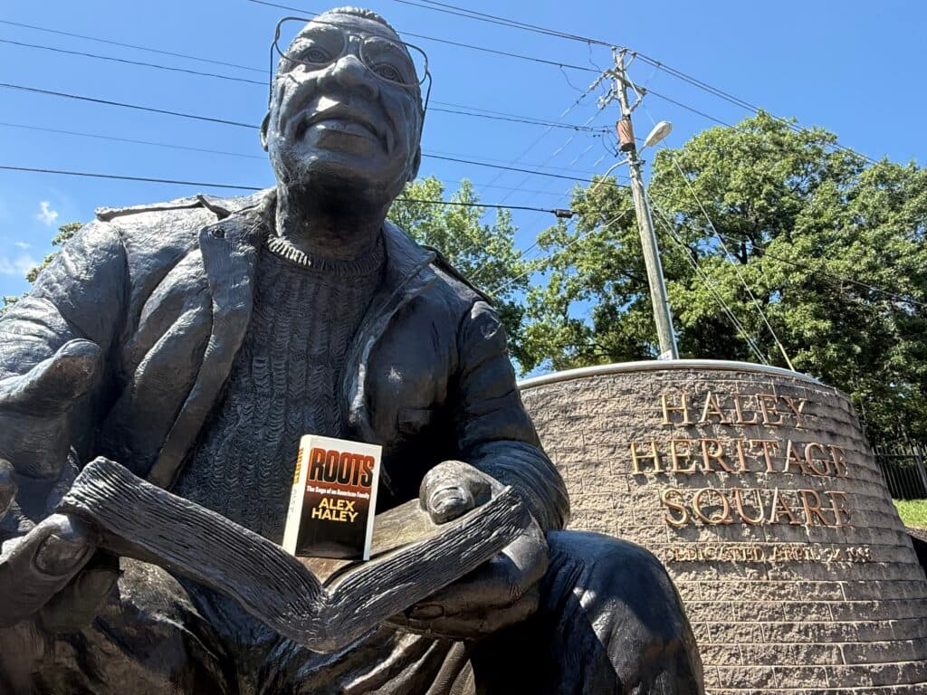 Knox County Board Challenges Tennessee Book Ban Law After 'Roots' Removal