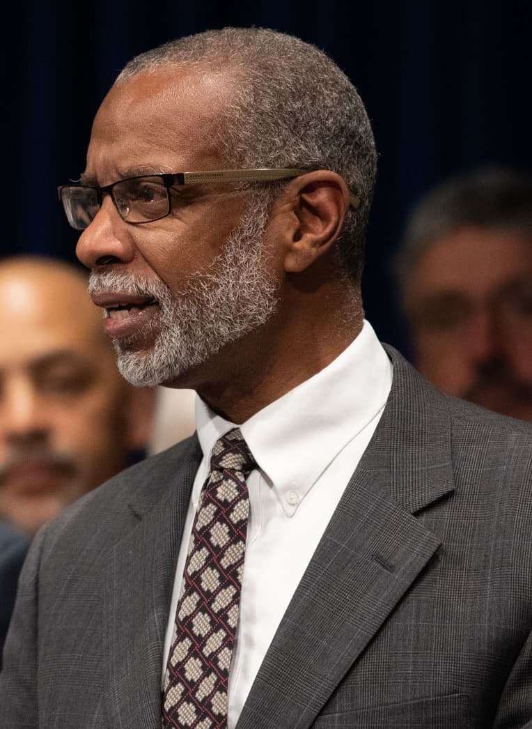 Senate Democrats Push for Minimum Wage Vote Before Budget Deadline - Wikimedia Commons