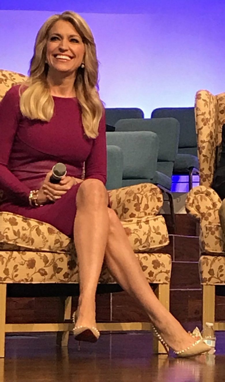 8 Sexy Photos of Hot Co Host Ainsley Earhardt