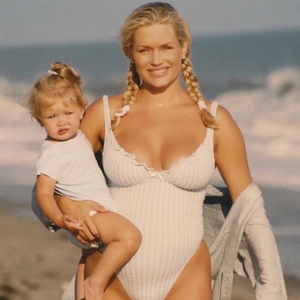 11 Rare Photos Of Yolanda Hadid When She Was Young 