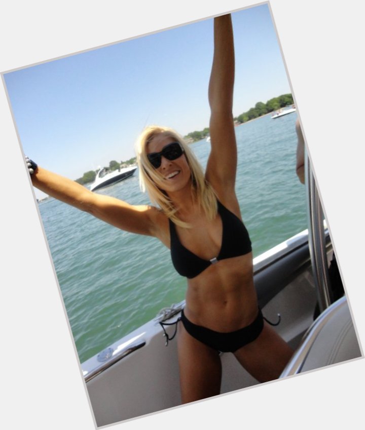 8 Sexy Photos of Hot Co Host Ainsley Earhardt