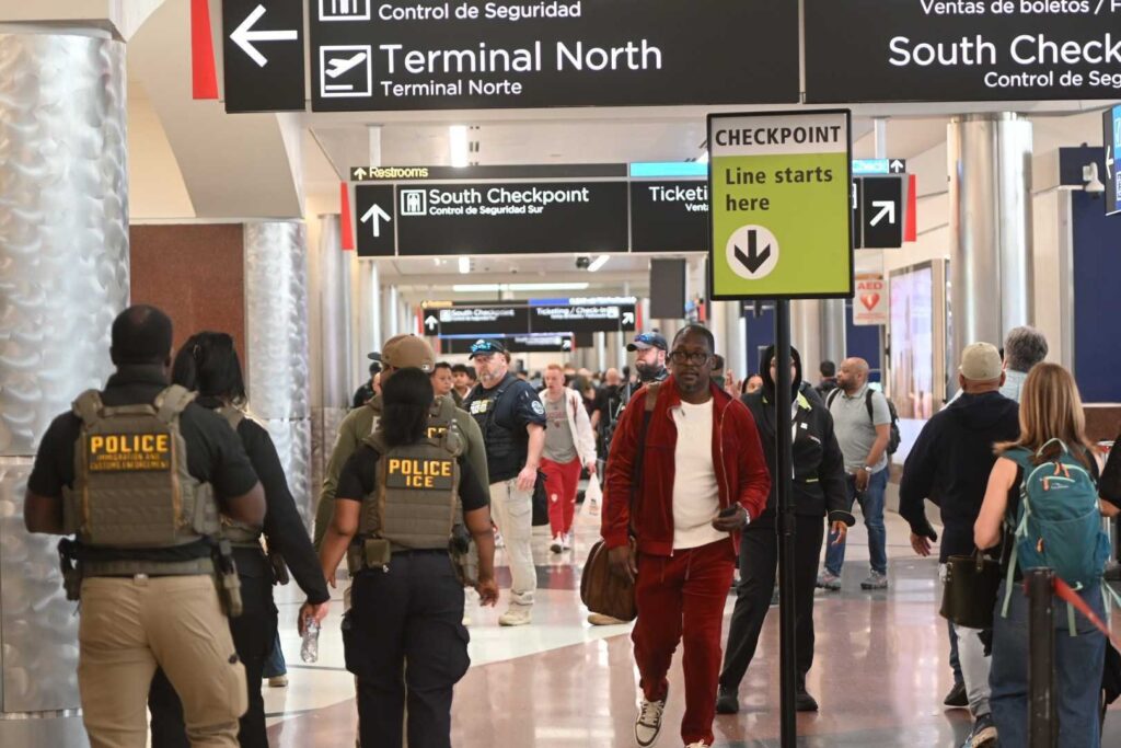 Atlanta TSA Officers Work Without Pay, Demand Congressional Action